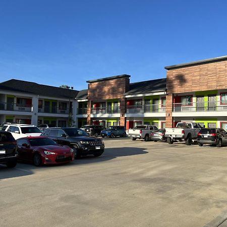 Americas Best Value Inn & Suites Kingwood Iah Airport Хамбл Экстерьер фото