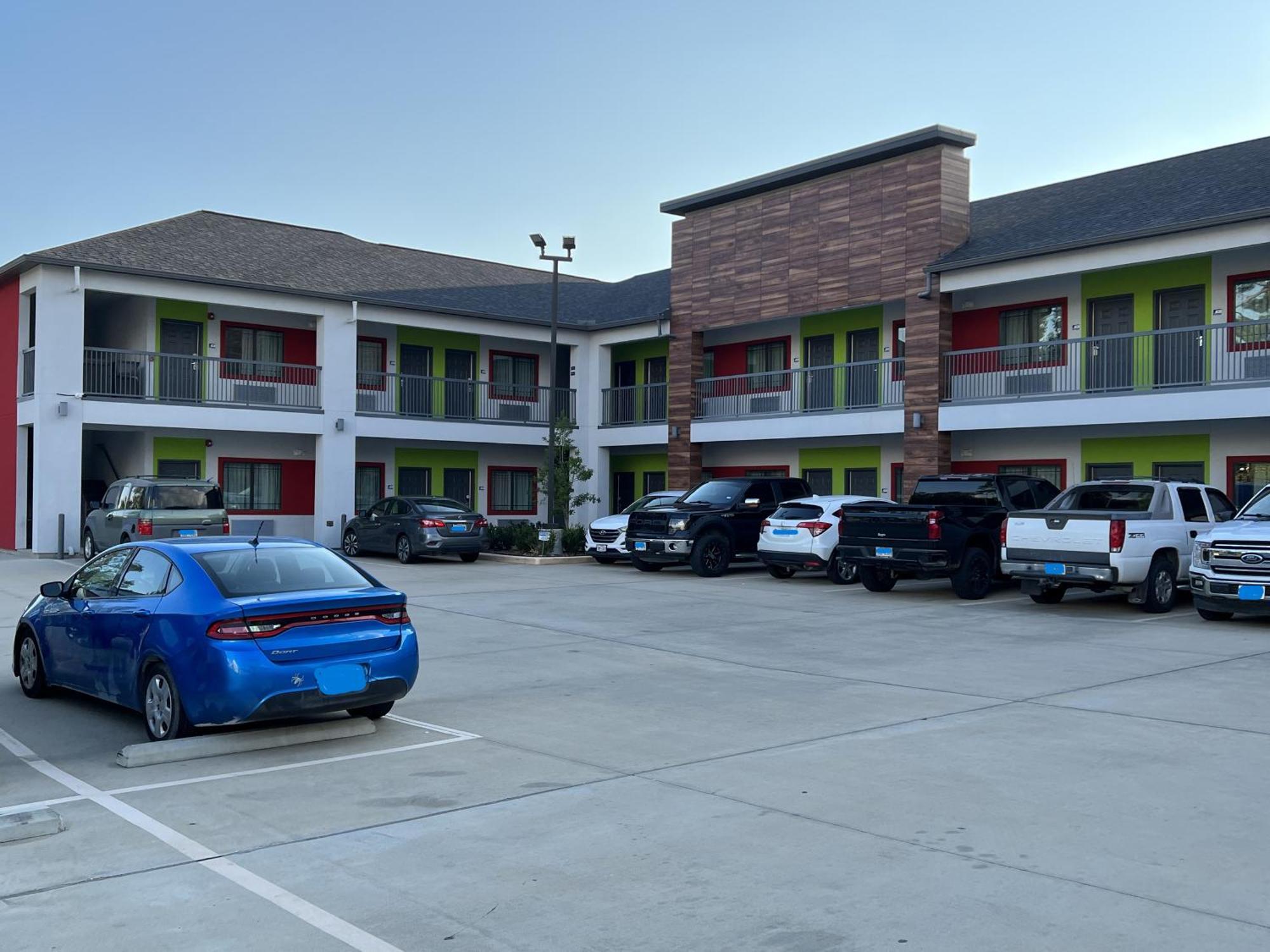 Americas Best Value Inn & Suites Kingwood Iah Airport Хамбл Экстерьер фото